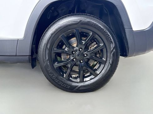 Used 2016 Jeep Cherokee Latitude w/ Comfort/Convenience Group AWD/4WD image 35