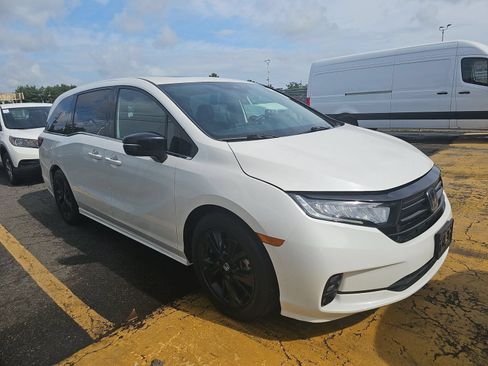 Used 2023 Honda Odyssey Sport image 3