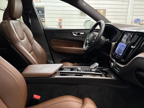 Used 2022 Volvo XC60 B5 Inscription image 28