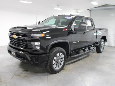 Used 2026 Chevrolet Silverado 2500 Custom w/ Custom Value Package AWD/4WD image 4