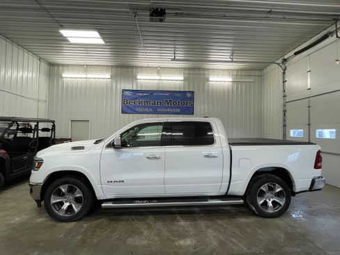 Used 2019 RAM 1500 Laramie AWD/4WD image 2