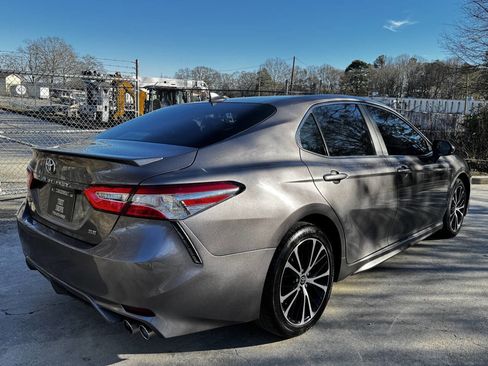 Used 2020 Toyota Camry SE image 5