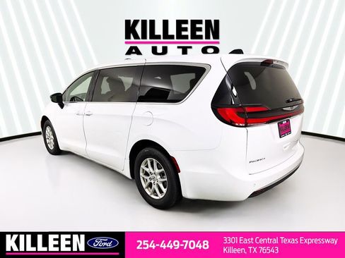 Used 2025 Chrysler Pacifica Select FWD image 6