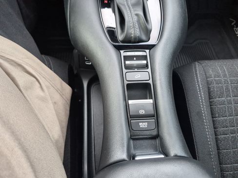 Used 2025 Honda HR-V LX image 26