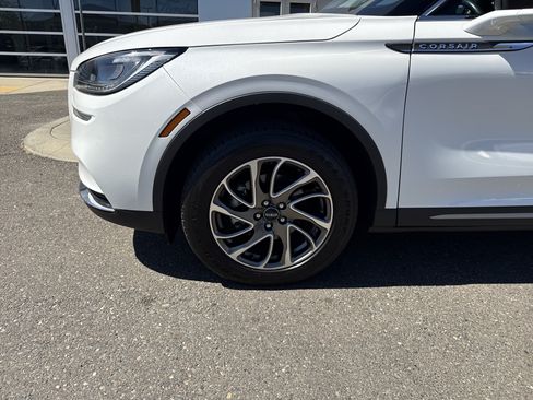 Used 2021 Lincoln Corsair AWD w/ Equipment Group 101A image 9