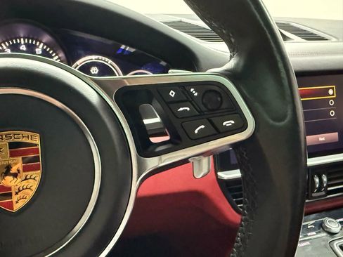 Used 2022 Porsche Cayenne Platinum Edition image 24