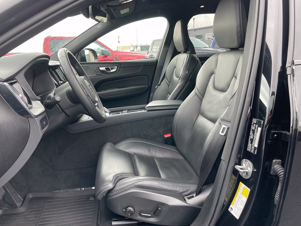 Used 2024 Volvo XC60 B5 Ultimate w/ Protection Package Premier AWD/4WD image 7