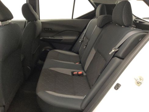 Used 2020 Nissan Kicks S image 18