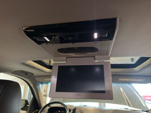Used 2019 Chevrolet Suburban LT AWD/4WD image 30
