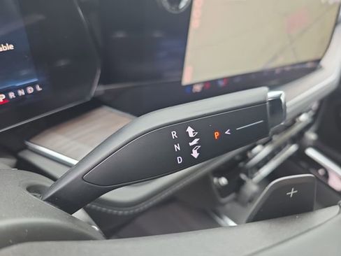 New 2026 Chevrolet Suburban LT image 23