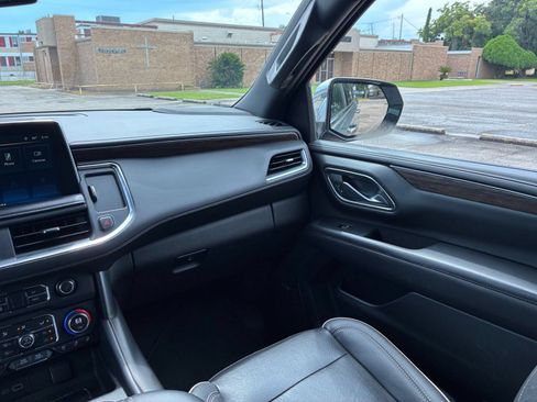 Used 2023 Chevrolet Tahoe Premier AWD/4WD image 33