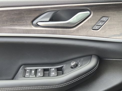 New 2025 Jeep Grand Cherokee L Limited w/ Black Appearance Package image 18