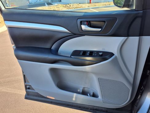 Certified 2018 Toyota Highlander XLE AWD/4WD image 18