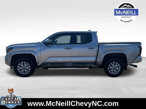 Used 2024 Toyota Tacoma SR5 AWD/4WD image 5