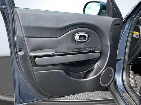 Used 2016 Kia Soul + w/ Audio Package FWD image 18
