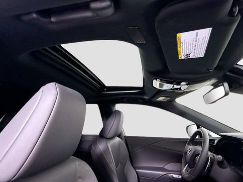 Used 2025 Lexus RX 350 FWD w/ Technology Package image 18