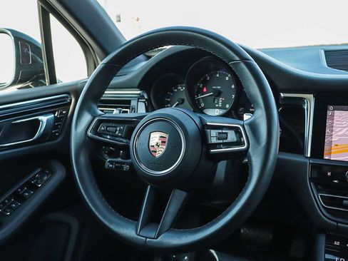 Used 2023 Porsche Macan image 17