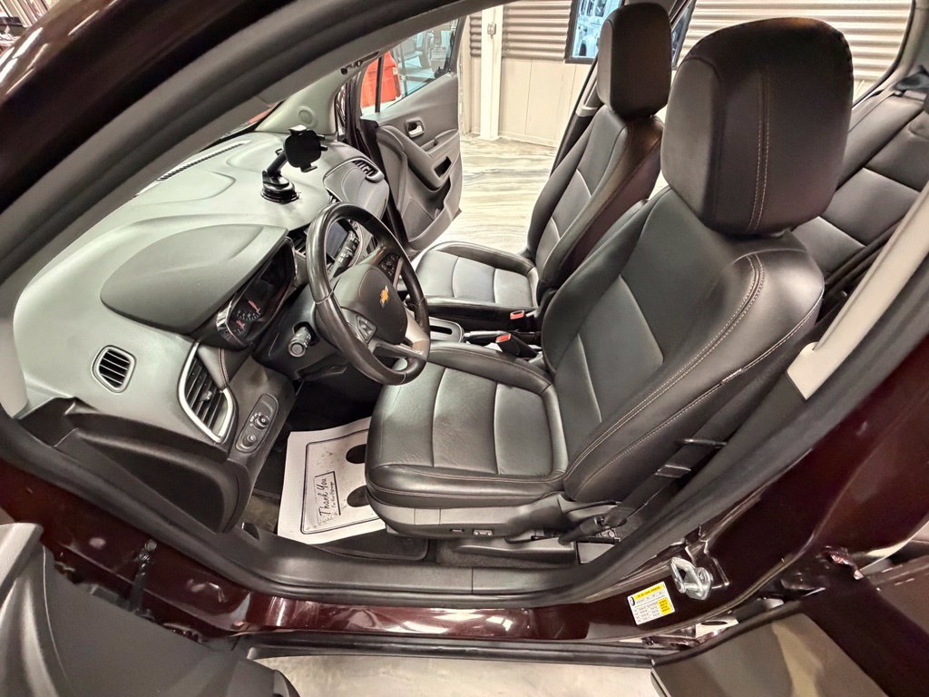 Used 2021 Chevrolet Trax LT w/ Premium Seat Package AWD/4WD image 51