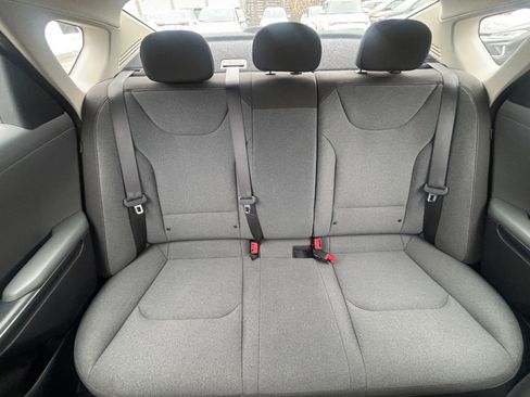 Used 2025 Kia K4 LXS image 39