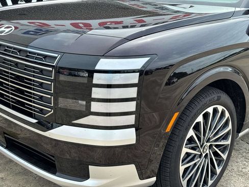 Used 2026 Hyundai Palisade Calligraphy FWD image 3