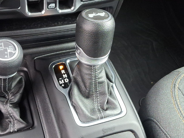 Used 2024 Jeep Wrangler Unlimited AWD/4WD image 11
