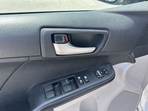Used 2012 Toyota Camry LE FWD image 13