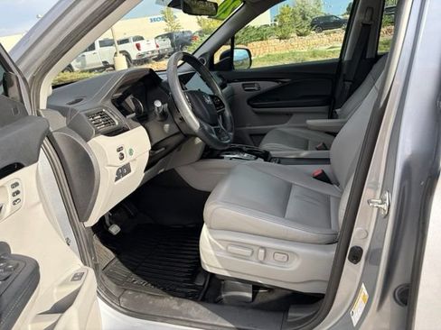 Used 2020 Honda Pilot Touring image 16