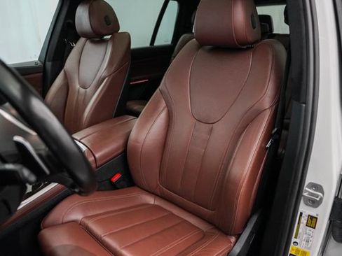 Used 2021 BMW X7 xDrive40i w/ M Sport Package AWD/4WD image 19