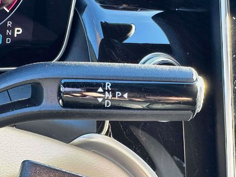 Used 2025 Mercedes-Benz GLC 350e 4MATIC image 19