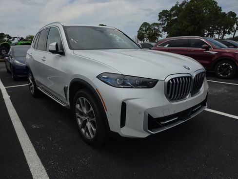 Used 2024 BMW X5 sDrive40i w/ Premium Package RWD image 3