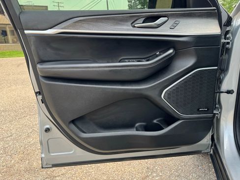 Used 2021 Jeep Grand Cherokee L Limited w/ Luxury Tech Group II image 25