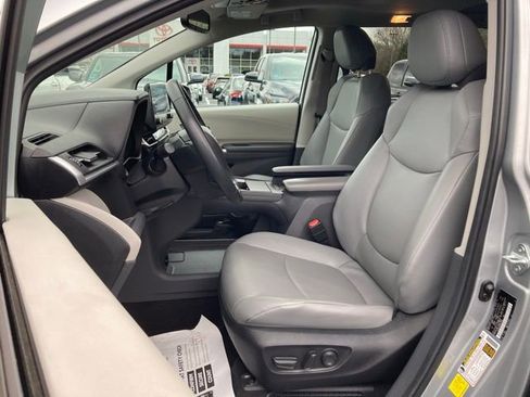 Certified 2024 Toyota Sienna XLE image 17
