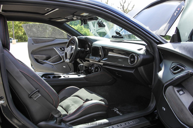 Used 2017 Chevrolet Camaro ZL1 RWD image 37