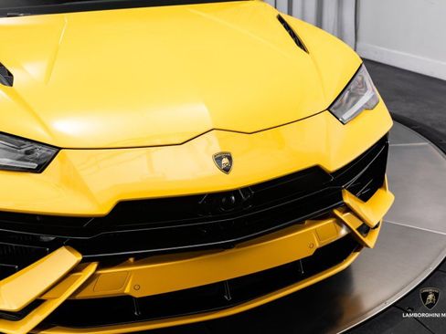 Used 2023 Lamborghini Urus S image 3