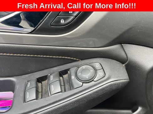 Used 2018 Chevrolet Traverse LT w/ LPO, Black Accent Package AWD/4WD image 12