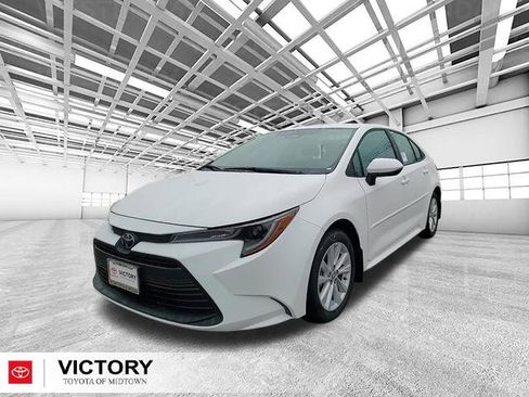 Used 2026 Toyota Corolla LE image 8