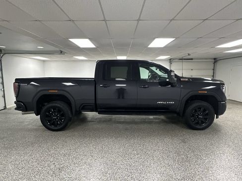 Used 2024 GMC Sierra 2500 AT4 w/ AT4 Premium Plus Package AWD/4WD image 9