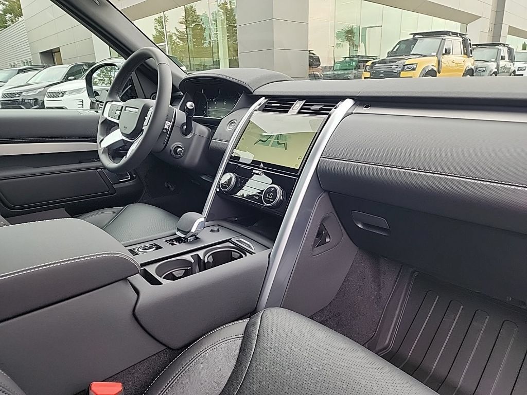 New 2026 Land Rover Discovery Limited Edition AWD/4WD image 20