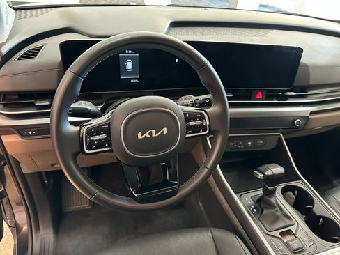 Used 2026 Kia Carnival FWD image 30