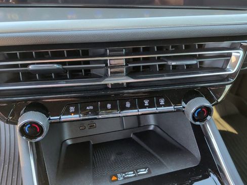 New 2025 Chevrolet Traverse LT w/ LPO, Floor Liner Package image 27