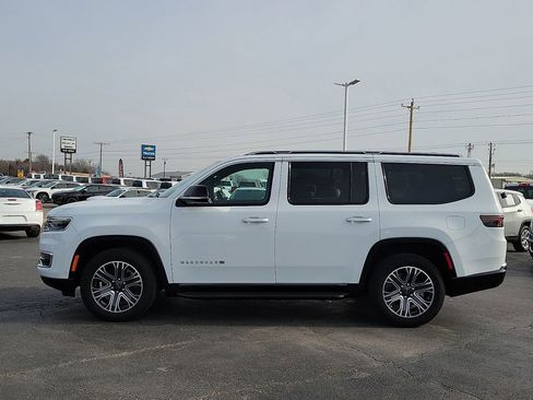 Used 2025 Jeep Wagoneer 4WD image 3