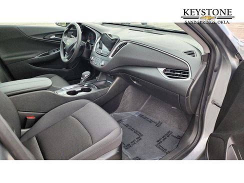 Used 2025 Chevrolet Malibu LT image 11