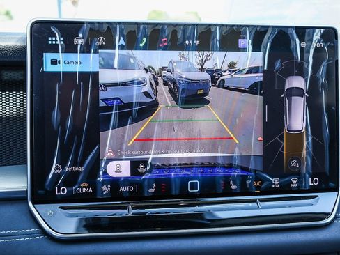 New 2025 Volkswagen Tiguan SE image 44