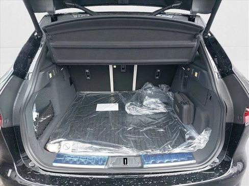 New 2026 Jaguar F-PACE R-Dynamic S image 9