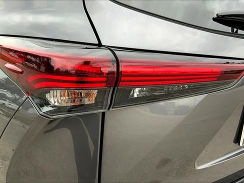 Used 2025 Toyota Highlander Limited image 28