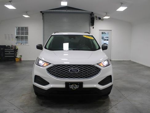 Used 2024 Ford Edge SE image 3