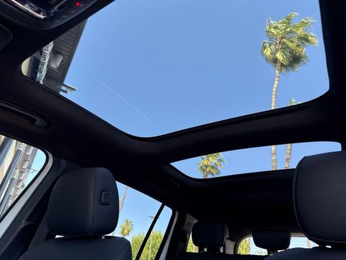 New 2026 Mercedes-Benz GLB 250 image 2