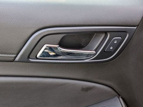 Used 2020 Chevrolet Suburban LT image 13