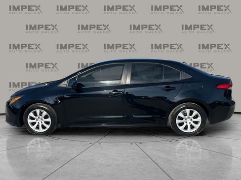Used 2023 Toyota Corolla LE image 2