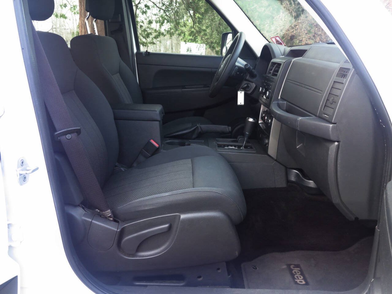 Used 2011 Jeep Liberty Sport AWD/4WD image 11